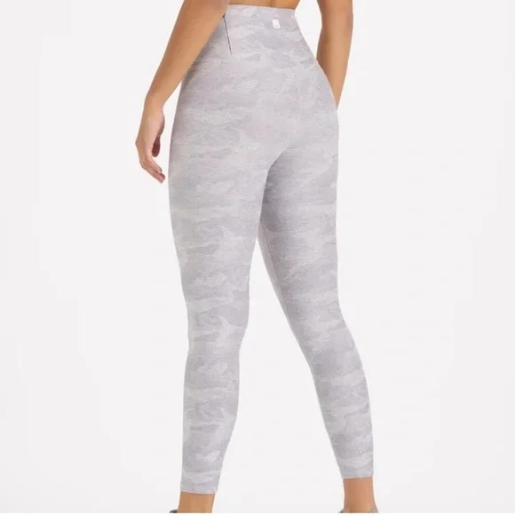 Vuori Clean Elevation Legging In Pale Heather Camo Gray Colorway High Rise M & L - Picture 4 of 13